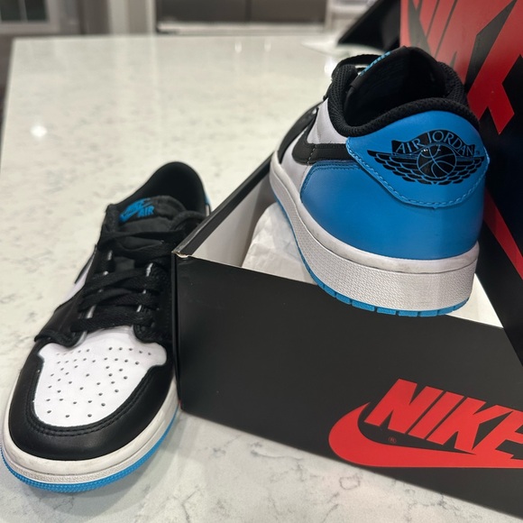 Air Jordan 1 Retro Low OG - Picture 6 of 8